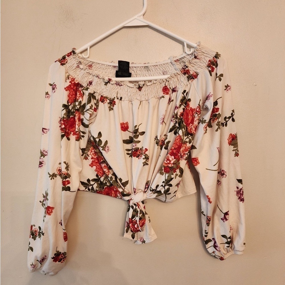 Rue 21 floral design crop top size juniors small